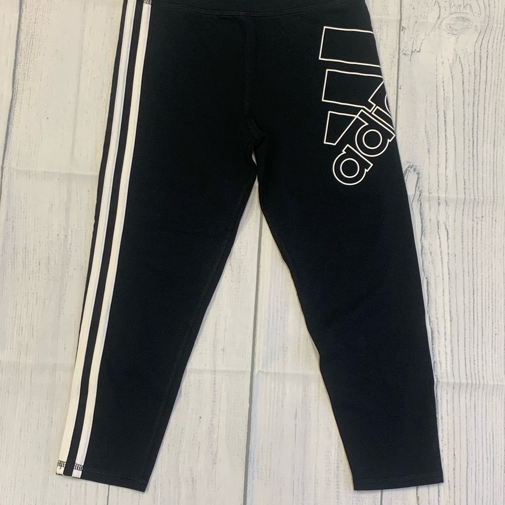 •Girls adidas crop length leggings